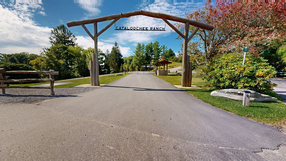 Main Drive at CATALOOCHEERANCH — 3D virtual tour