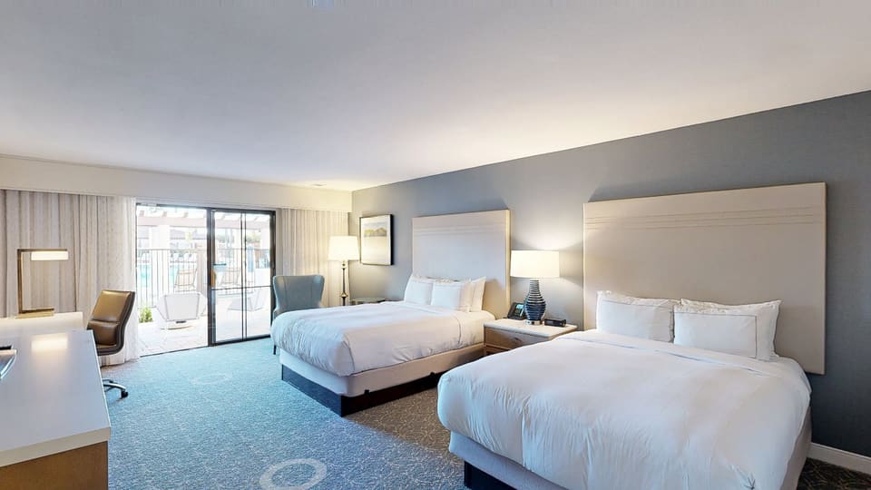 Double Queen - Resort View — 3D tour