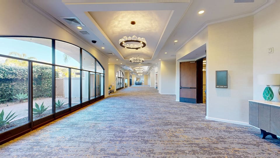 Grand Ballroom Foyer — 3D tour