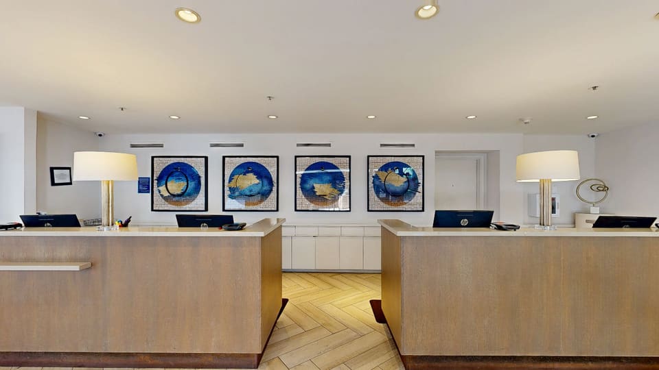 Front Desk — 3D tour