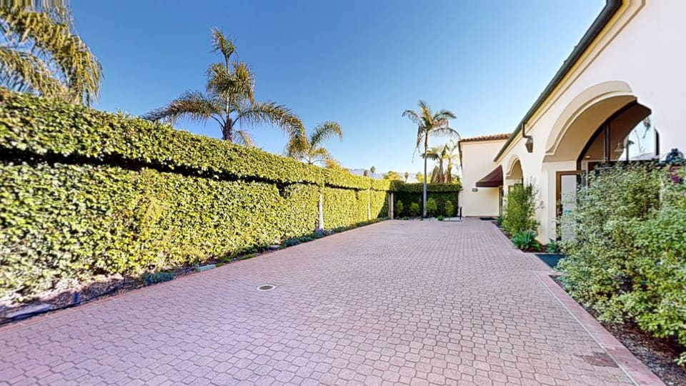 Anacapa Patio — 3D tour