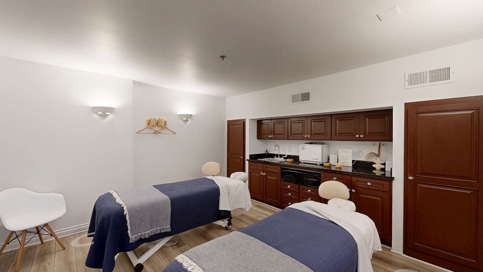 Couples Treatment Room — 3D tour