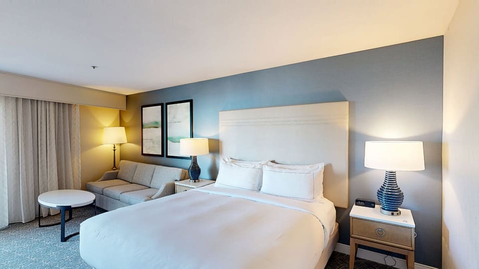 King - Partial Ocean View — 3D tour