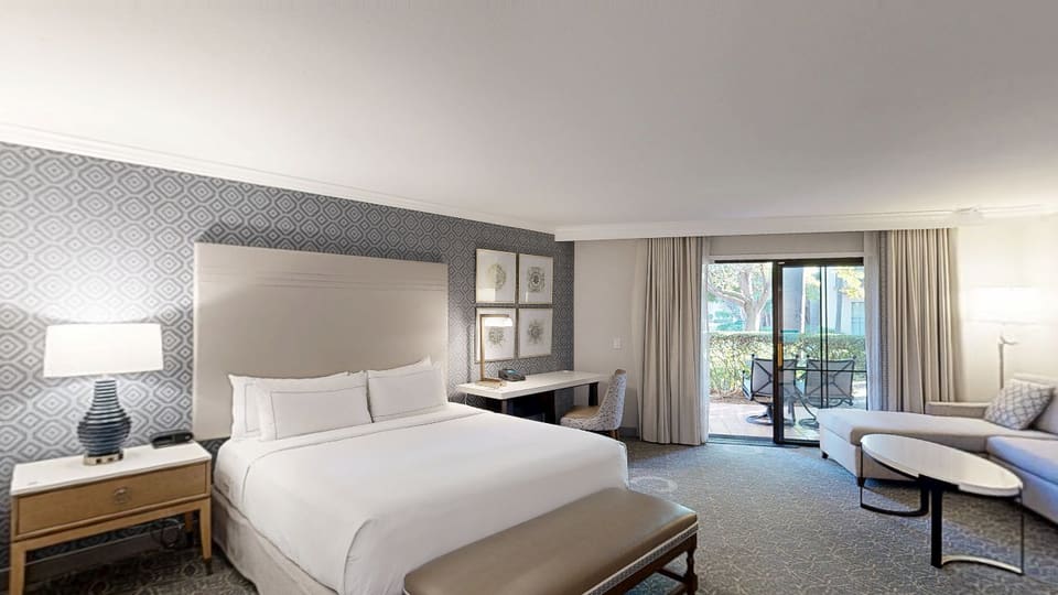 ADA Junior King Suite — 3D tour