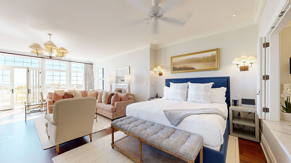 Beach Rose Suite — 3D tour