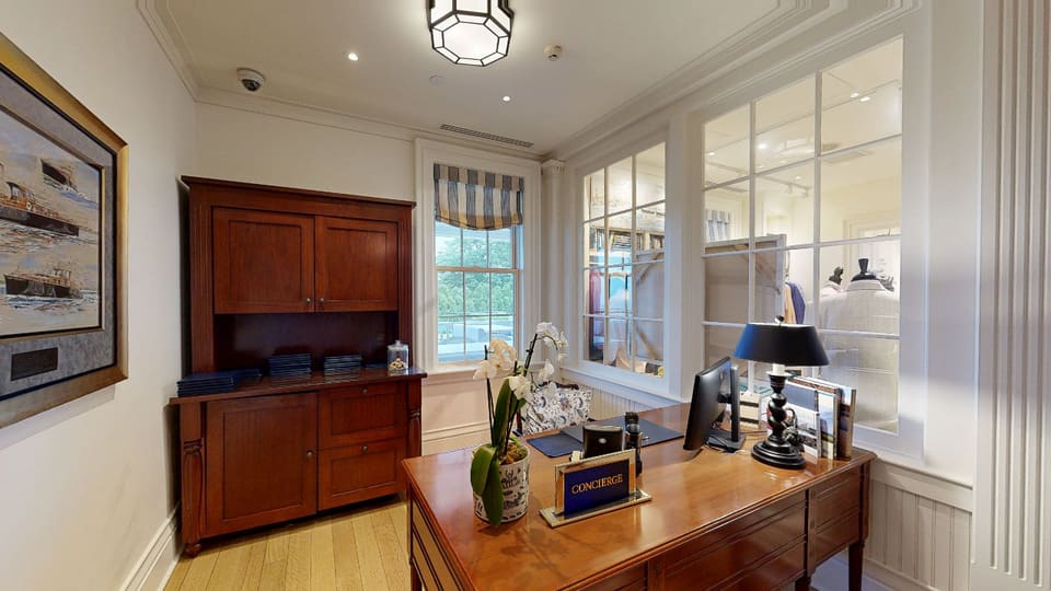 Concierge Desk — 3D tour