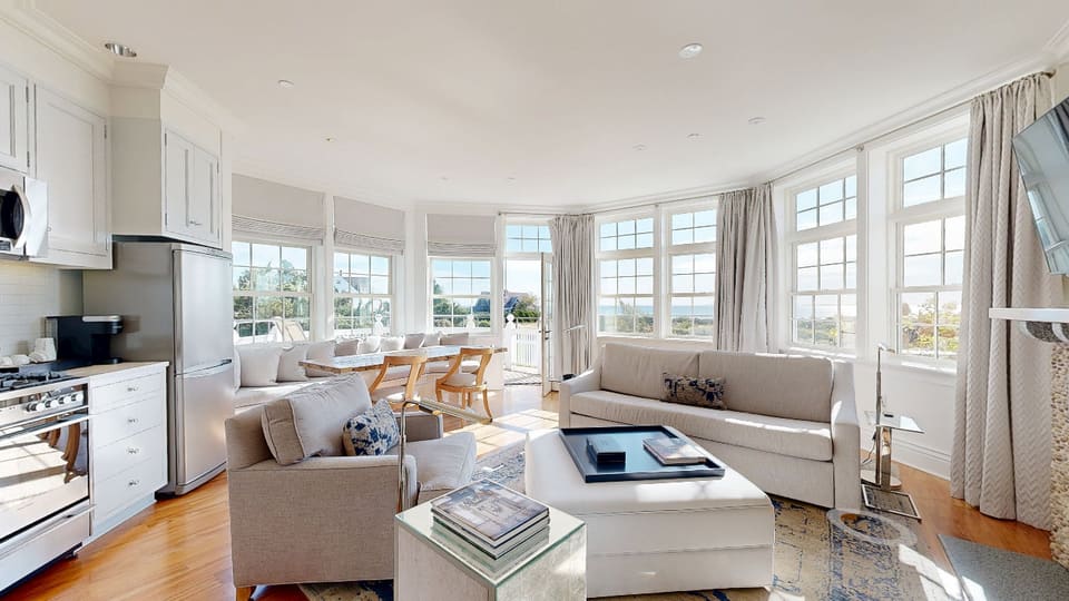 East Beach Suite — 3D tour