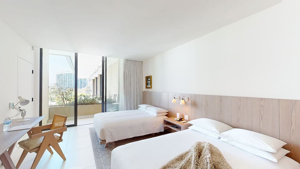 Deluxe Terrace Double Queen — 3D tour