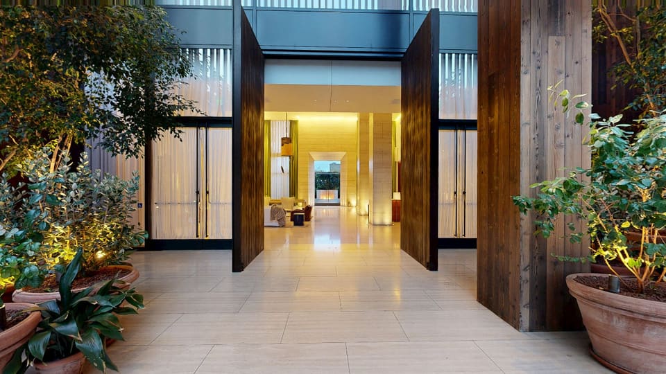 Arrival at THEWESTHOLLYWOODEDITION — 3D virtual tour